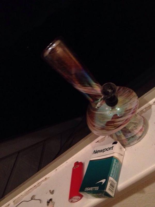 Sk8inWithSatan's tweet photo. Can't sleep, so fuck it. 💨🍃 http://t.co/ZWxiXN4C95