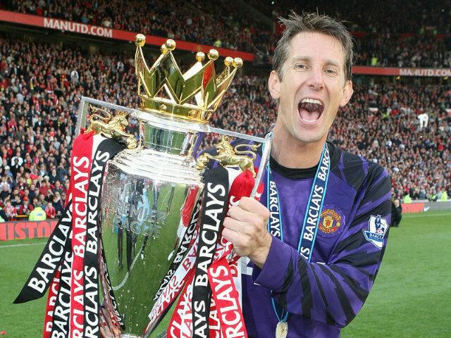 " Happy 44th Birthday to former Manchester United goalkeeper, Edwin Van der Sar (29th October 1970) 