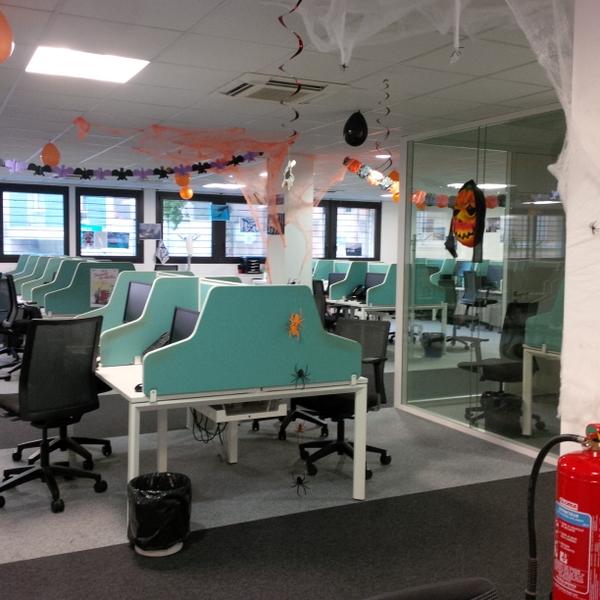 CallMeFlowie's tweet photo. Comment ça, on fête pas Halloween chez #Free ? #Certicall http://t.co/dkWpLBeqEV