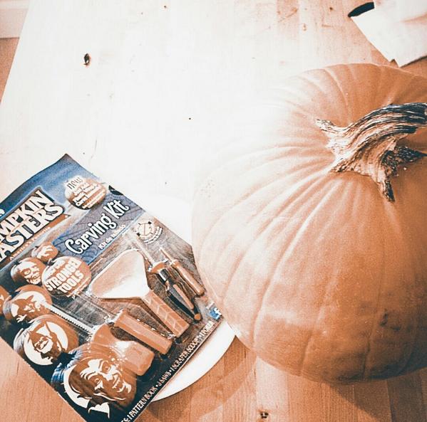 runningxscared's tweet photo. Because you don't have to be a lil' kid to carve pumpkins. 🎃 #HappyHalloween http://t.co/a41FTOHmDT