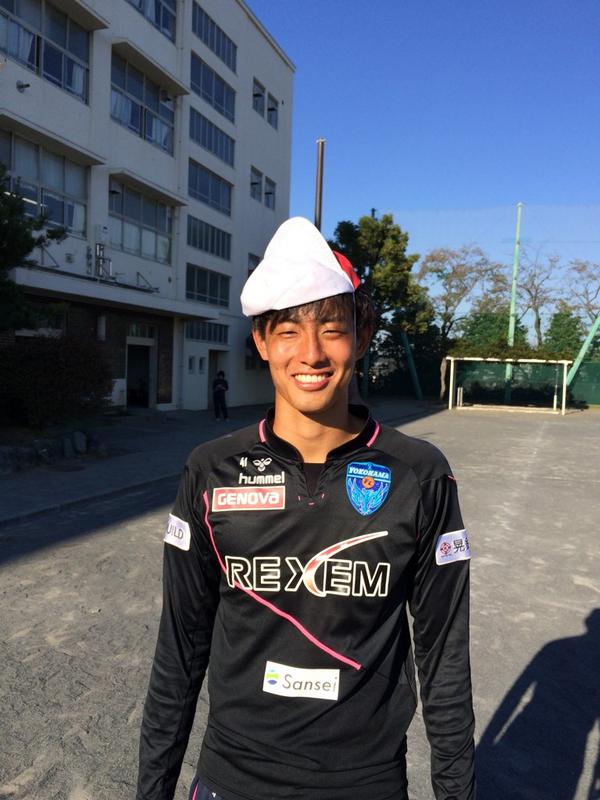 横浜fc 公式 على تويتر ホームタウン 戸塚区の南戸塚小学校でサッカー教室を行いました 横浜fcの選手が子どもたちにサッカーの楽しさを伝えました 高丘選手は子どもたちの帽子を借りてこんなかぶりかたをしていました Yokohamafc Http T Co 1glcybrim0
