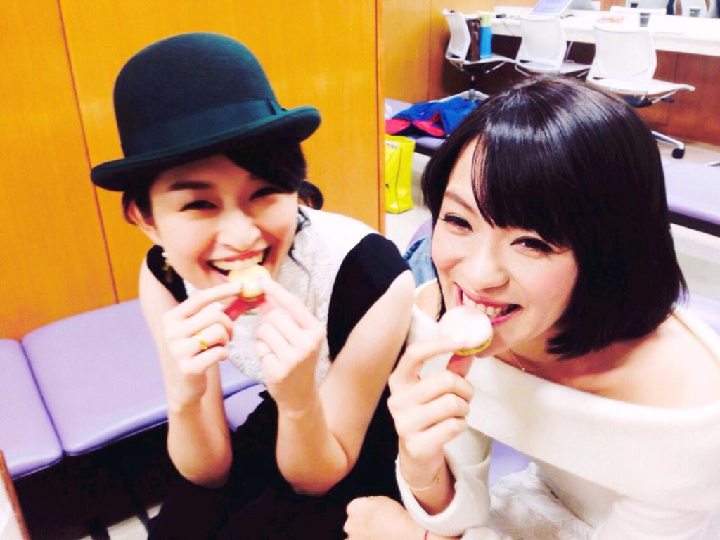 島袋寛子 でもって 昨日のエリヒロ エリちゃんがマカロンを差し入れしてくれました とても美味しかった 嬉しかった ありがとうエリピ エリちゃんとの歌うたいは安心と喜び なににもかえられない Utage の放送もお楽しみに ありがとう Http