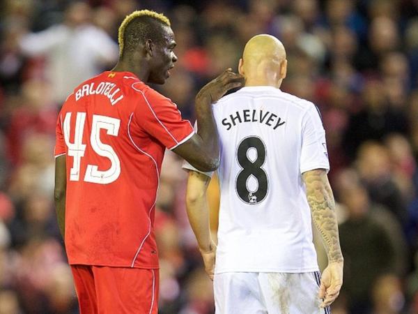 VIVAcoid's tweet photo. RT @VIVAbola: Baru Jadi Pahlawan, Balotelli Langsung Bikin Kontroversi Lagi http://t.co/6OWsSltImf http://t.co/XRgiZvzE0h