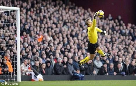 Happy 44th Birthday Edwin van der Sar. Wish You All The Best.  