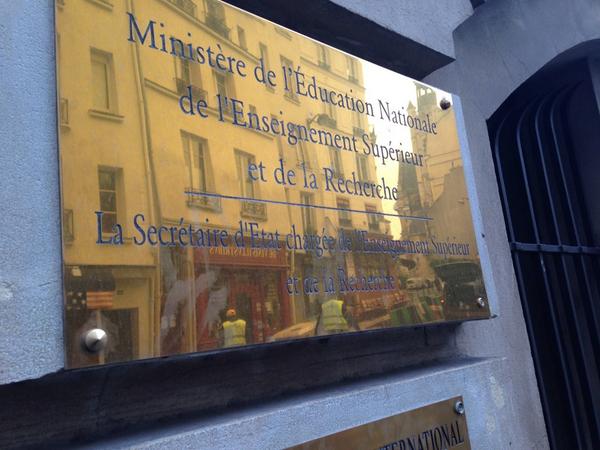 fnsip_bm's tweet photo. @fnsip présente ce jour au @sup_recherche pour le groupe de travail du 3ème cycle des études médicales http://t.co/66iBCjlZj9
