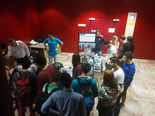 asrob_uc3m's tweet photo. El stand de @Complubot en el #Robokode2014 a reventar!! No os lo perdáis!!! http://t.co/ctGlPsiwcI