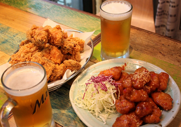 HNTDMC's tweet photo. Do u know Korean style, Chi-Mack? Try it! the right chemistry*
#Chimack #chickenandbeer #korea #beerinKorea http://t.co/6J4T67GtZE