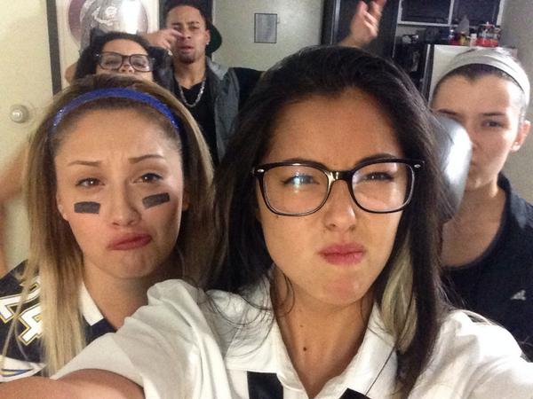 mixedxsignals's tweet image. "Pretend you're trying to scratch your nose"