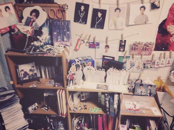 tv2xq_aoa_0829's tweet photo. これが98linナムジャのk-popガチ勢の部屋です笑笑
ほんと彼女とかヨジャチング入れられない👎
いやもぉ俺だけの秘密基地やわぁーー✌️
けーぽ好きな人だけ入室可笑
4分の2の公開でした笑

##なんか素敵だと思ったらRT http://t.co/0G1RP4Bum5