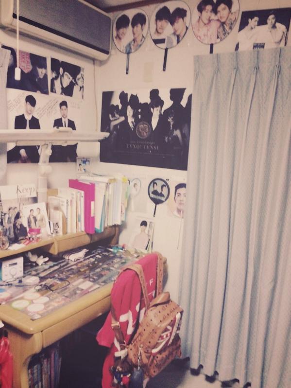 tv2xq_aoa_0829's tweet photo. これが98linナムジャのk-popガチ勢の部屋です笑笑
ほんと彼女とかヨジャチング入れられない👎
いやもぉ俺だけの秘密基地やわぁーー✌️
けーぽ好きな人だけ入室可笑
4分の2の公開でした笑

##なんか素敵だと思ったらRT http://t.co/0G1RP4Bum5
