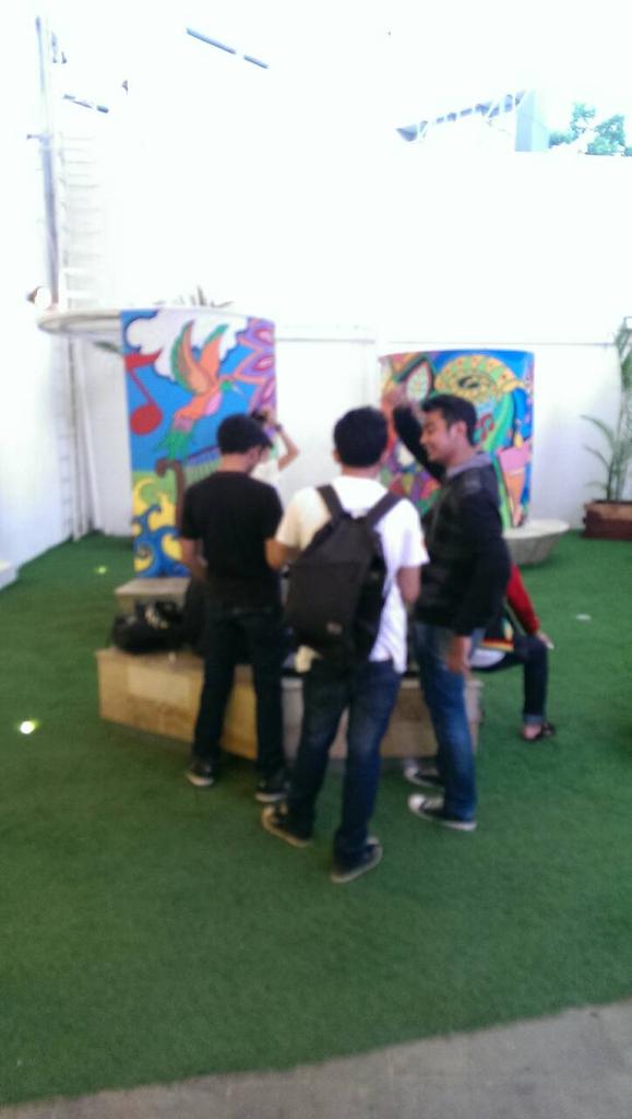 BeFunNColorful's tweet photo. Bimbingan KKN Unisba with Mr. Dudung @adihamsyah @jerrymmc @hendramandro #DigiSmartPark #DagoDigilife http://t.co/h6ywlUDIdX