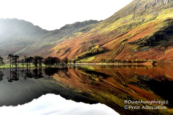 Perfect mirror image at #buttermere @lakedistrictnpa @LakeDistrictPR @Cumbria_Lakes @BBCSpringwatch #Autumnwatch http://t.co/w5Vy4blCeY