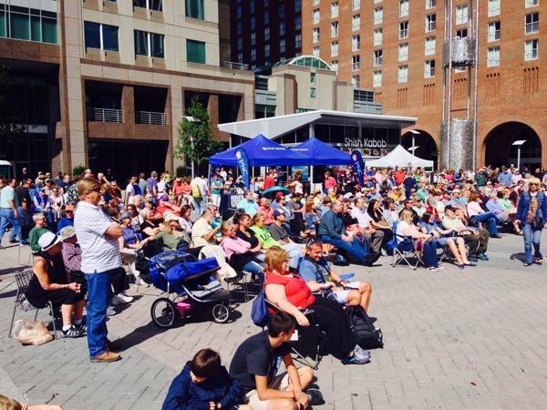 RudyHavenstein's tweet image. Productivity plunges across America, as average people gather to anxiously await the FOMC announcement.