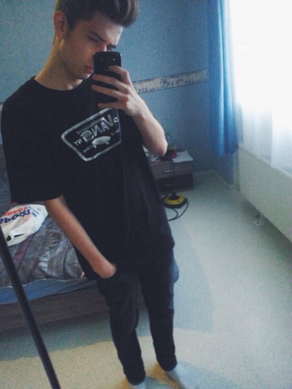 juulienpaque's tweet image. quiet people have the loudest minds