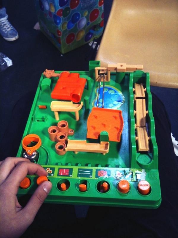 R3Pol's tweet photo. Retour en enfance à #UJ14 ! C'est l'ancêtre des jeux vidéos ça... http://t.co/XUL5qebNG9