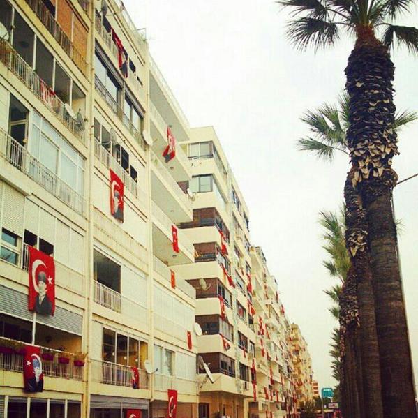 zionflukee's tweet photo. @istanbulkentfm MAHALLEMDEN GURUR DUYUYORUM. 91. YILIMIZ KUTLU OLSUN http://t.co/iyDhCH46HI