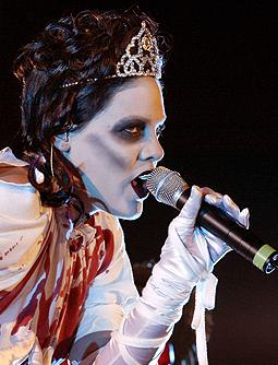 PinkReactions's tweet image. I cant stay on your morphine
Cause it's making me itch

Halloween #MillenialMonsters