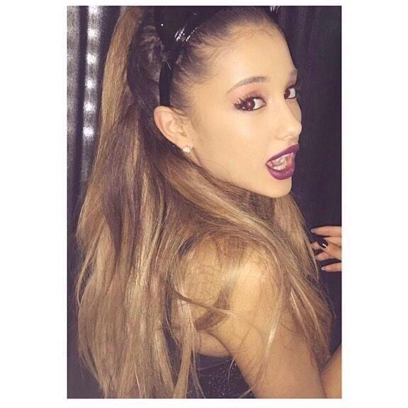 OurLovelyAri's tweet photo. Can't wait for halloween omg my mom bought me some fake eyelashes, with spiders on it😂😂😂 http://t.co/0LggM41wiC