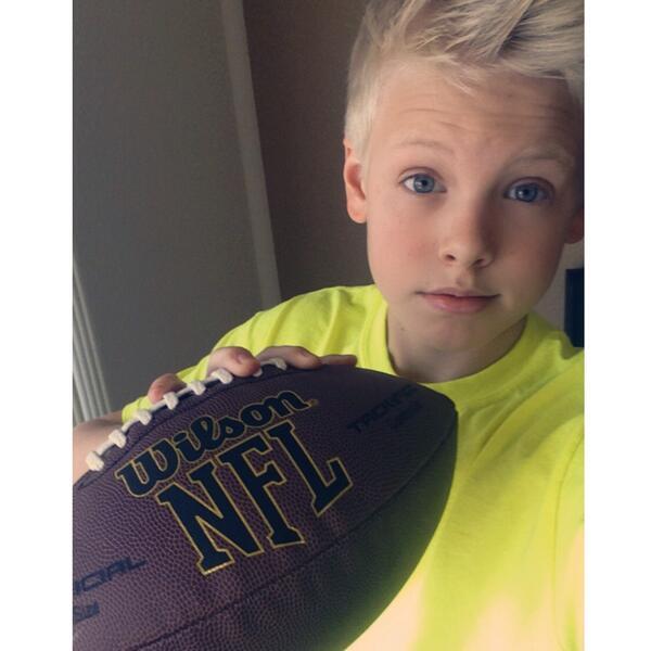 Carrel_Concon22's tweet photo. Football ??
#wilsonNFL
#CarsonStrong http://t.co/BJlgLYt24c