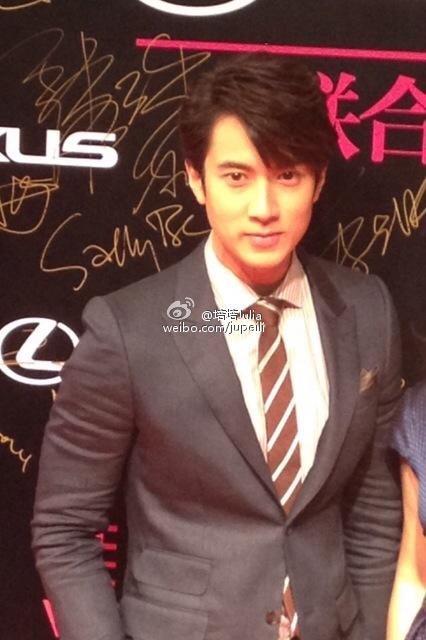 JigKae's tweet image. เลคซัสส่งเข้าประกวด 😸 #Wuchun #Cosmo2014 #Shanghai