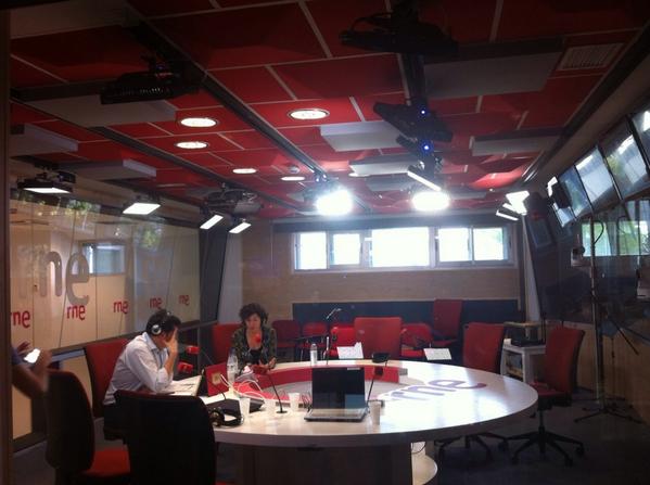 ETEdocumental's tweet photo. Imágenes de esta mañana de Iciar en RNE @HET2_Radio3 @LasMananas_rne #ETEdocumental http://t.co/SLLxtn3gYH