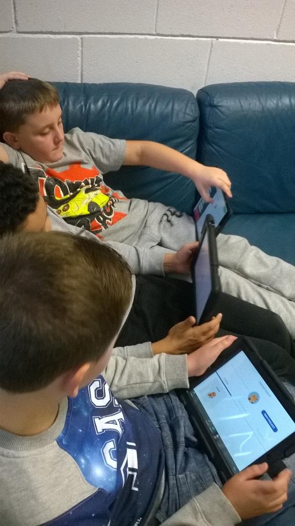 ClubInnov8's tweet photo. @BigLearningCo @CadoxtonPS Chicken Curry Team working on the hopscotch challenge http://t.co/aY0KO4PVvN
