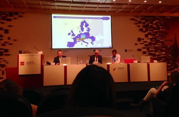 derechoUE's tweet photo. Charla sobre infracciones y sanciones transfronterizas con Mario Arnaldo y los profesores Campo Cabal y @rafaelfontan http://t.co/acCvjLQnx2