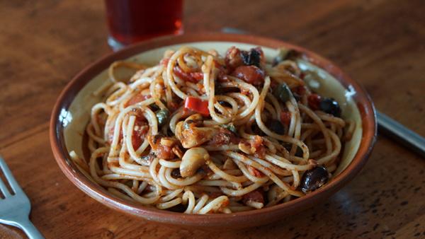 elcocinerofiel's tweet photo. En breves momentos, unos spaghetti alla puttanesca en @Tribo_tv #TriboDirecto o en la web http://t.co/NTTtfwrFwe http://t.co/gzhRLabmJ2