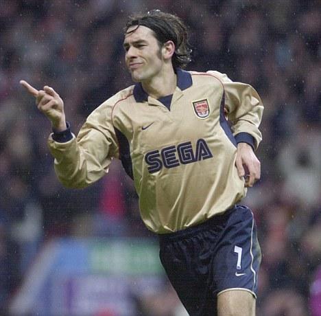 Happy 29th birthday to Arsenal midfielder Robert Pires 