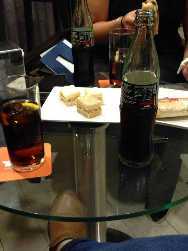 SraLucila's tweet photo. @C_Rubio9 esta es la vida q nos merecemos! ;) http://t.co/LeEppN6JyB