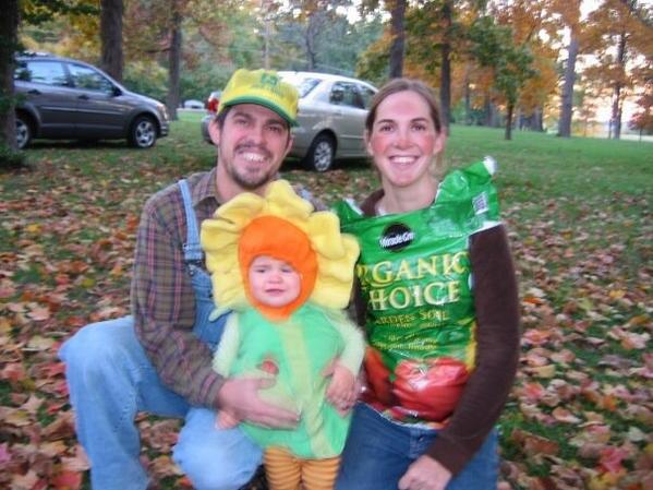 belle0716's tweet photo. My husband was the farmer, baby was the flower that sprung from me, the fertile dirt. #FallonCostume http://t.co/1jWwhvKcZl