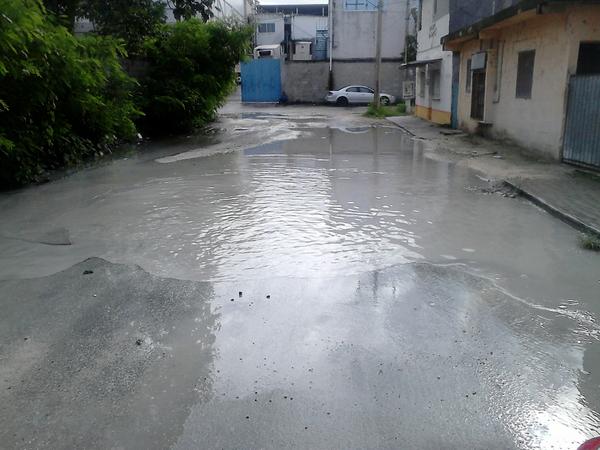 rhoaxtepec's tweet photo. @CANCUNVIVE otra vista de la calle  Ignacio Allende esq. Benito Juárez Bonfil http://t.co/72GgJgubPh