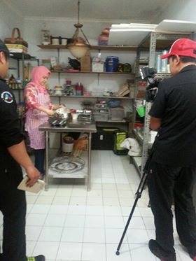 T.bakerz on tv.. Thank you trans 7 crew ;)