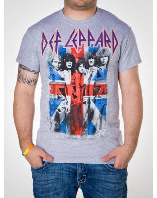 DEF LEPPARD. Gildan. size: M. 47x68cm. Harga: 225rb. SMS/WA: 085720008777