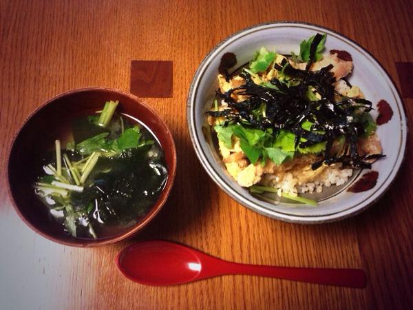 Azko_HomeCook's tweet image. Oyakodon (A bowl of rice with chicken &amp;amp; egg with flavor of soy sauce, sugar n fish soup stock)