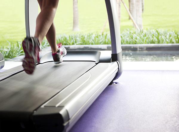 SELFmagazine's tweet photo. Group treadmill classes at @Equinox? Far superior to hunkering down solo: http://t.co/HH8qakyI98 http://t.co/Wq4p2Qlp26