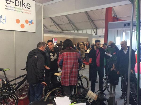 anemelectric's tweet photo. Equip de Decorem i Anem Electric a la Fira d'Andorra 2014 http://t.co/aGqIJHuwoU