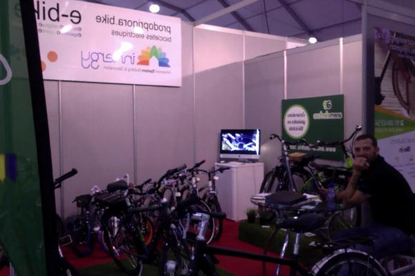 anemelectric's tweet photo. Anem Electric i Raleigh a la Fira 2014. http://t.co/daLF6pfsyN