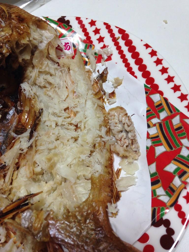 こっち使いません A Twitter 鯛の中から白い寄生虫みたいなのが 出てきたから調べたら タイノエ とかゆー鯛のエラの所に いるらしいヽ ノ 縁起物とか美味しいとか書いてあったけど信じられない涙 気持ち悪かった Http T Co 5wgmgamjqg