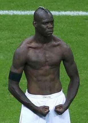 ট ইট র サッカー選手の筋肉美 バロテッリの筋肉美 この筋肉にドキッとしたらrt Http T Co Qbbnyx4nhp ট ইট র
