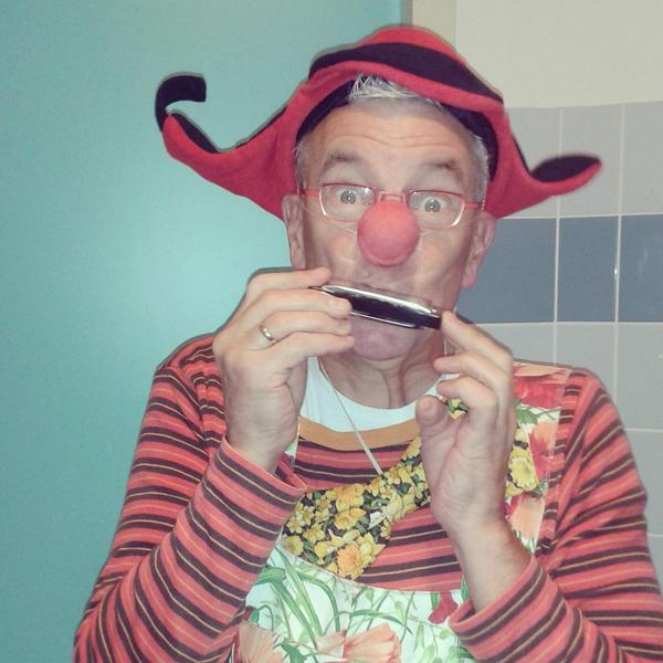 ClownStap's tweet photo. Lange tijd niet gezien @DichterbijClown Step! Rustig gang spel @EpilepsieSEIN @apojoop http://t.co/sYSTHup1i4