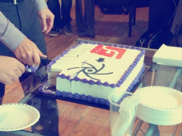 lucielorek's tweet image. @newzuluCA and @filemobile wedding cake :)