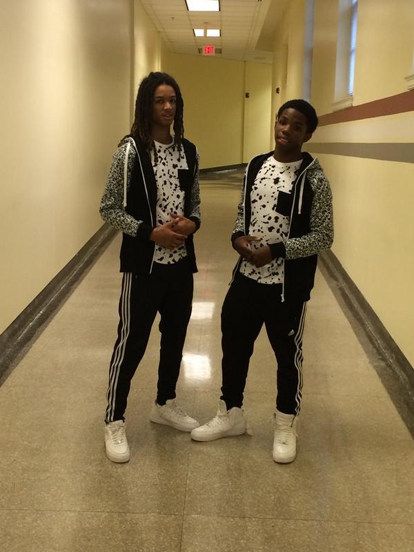 Almighty__Zay's tweet photo. Twin day with.// @tdb_boss ππ³β«οΈβͺοΈβ«οΈβͺοΈ @mckinley_sga #weRtech #trainerHC14 #phoenixfire http://t.co/yiop2aBwTY