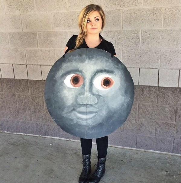 LunaDeWhatsapp's tweet photo. El disfraz perfecto para Halloween. http://t.co/bAsZj09agv
