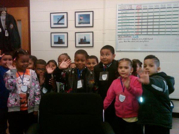 NYPD43Pct's tweet photo. Kindergarten class from #PS182 visit the #43Pct CO! @NYCschools #Soundview #Bruckner #Bronxriver #Community http://t.co/8N1DvSiSrC
