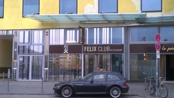 MrHappyMan05's tweet photo. Never knew @pewdiepie owned a club in Berlin http://t.co/85dVAhCrXz