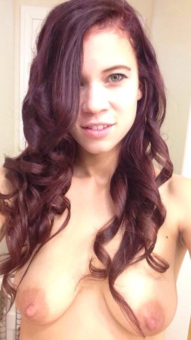 Damn I look good! Hey everybody come see how good I look! Lol #tits #redhead http://t.co/XXW7YJEv2K<a href="/tag/redhead"class="tags"><span>#redhead</span></a><a href="/tag/tits"class="tags"><span>#tits</span></a>