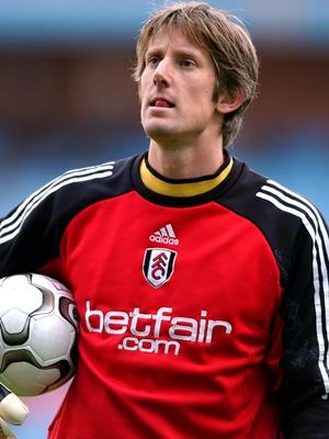 Happy 32nd birthday to Fulham goalkeper Edwin Van Der Sar 