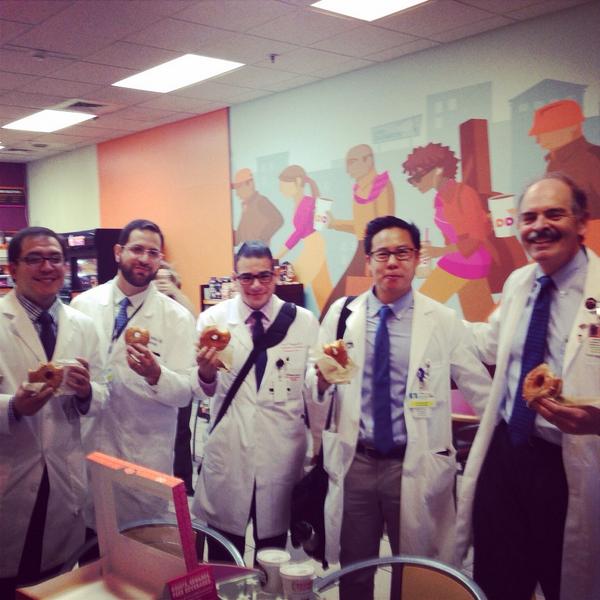 PepeOllague's tweet photo. #CronutTime #DermRounds @proVZero http://t.co/6bv4cJFV5q