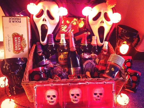 DHStudents's tweet photo. Woooo ππ» retweet & favourite for a chance to win this Halloween Hamper #Halloween #GhostOD #DHStudents http://t.co/Q43wj1HxAV